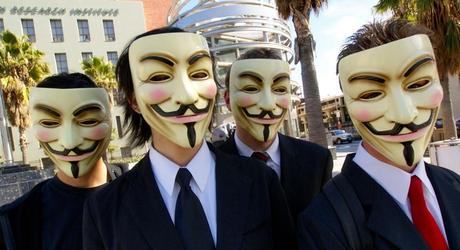 Anonymous with Guy Fawkes masks ©Vincent Diamante